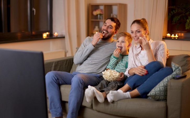 как смотреть фильмы с телевизора